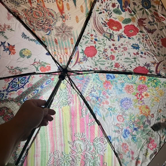 Limited edition Johnny Was NWOT bear umbrella - Picture 4 of 5